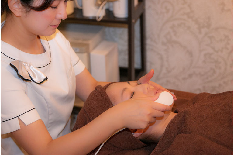 群馬県前橋市のフェイシャルエステなら シミ改善が得意なシュシュルームへ